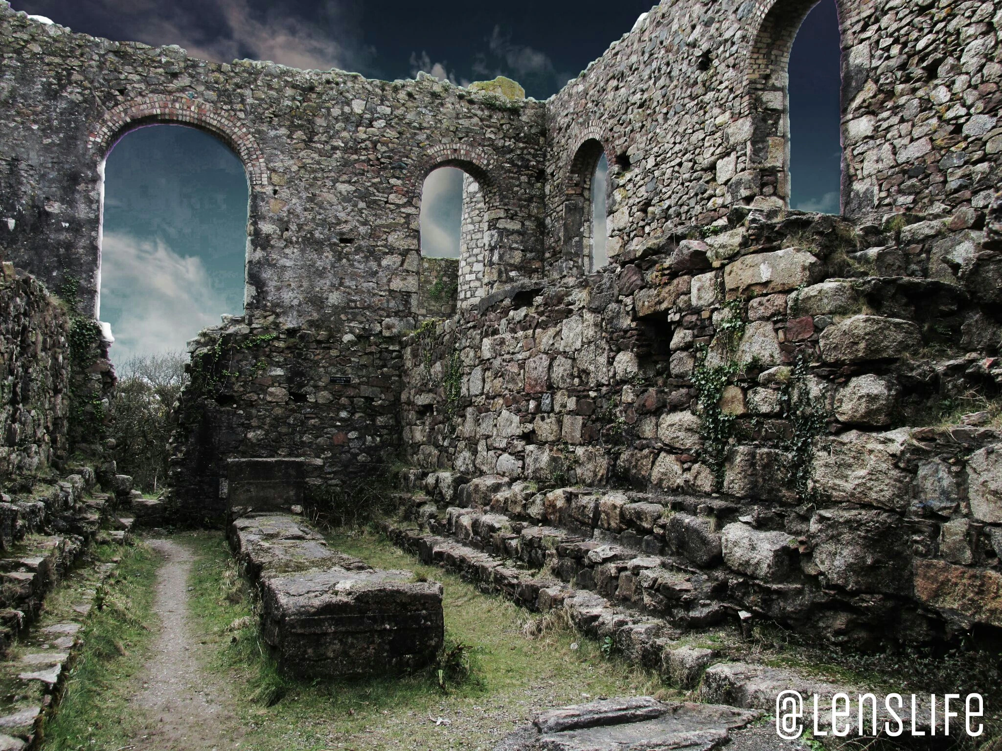 pictures of walls of ancient ruins