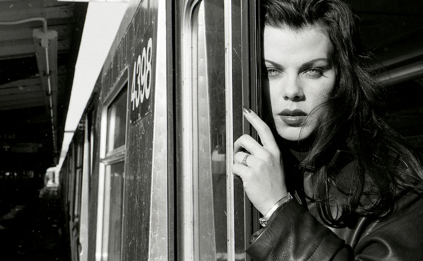 Photo of Debi Mazar by Lisa Leone