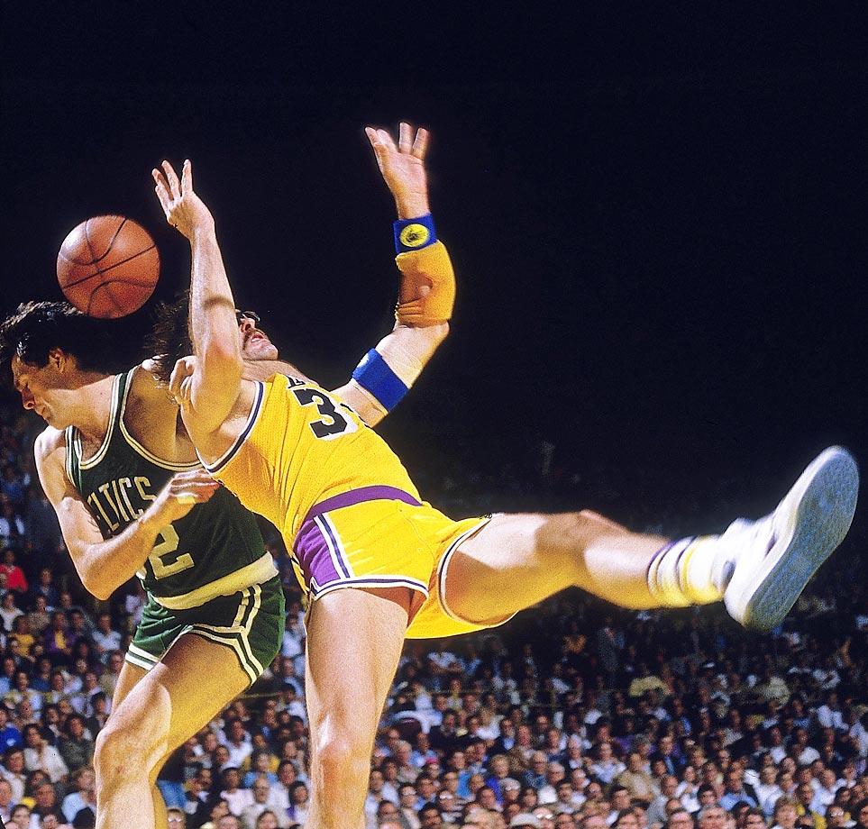 Kevin McHale fouls Kurt Rambis 1984 - 15 Legendary Moments in NBA Finals History