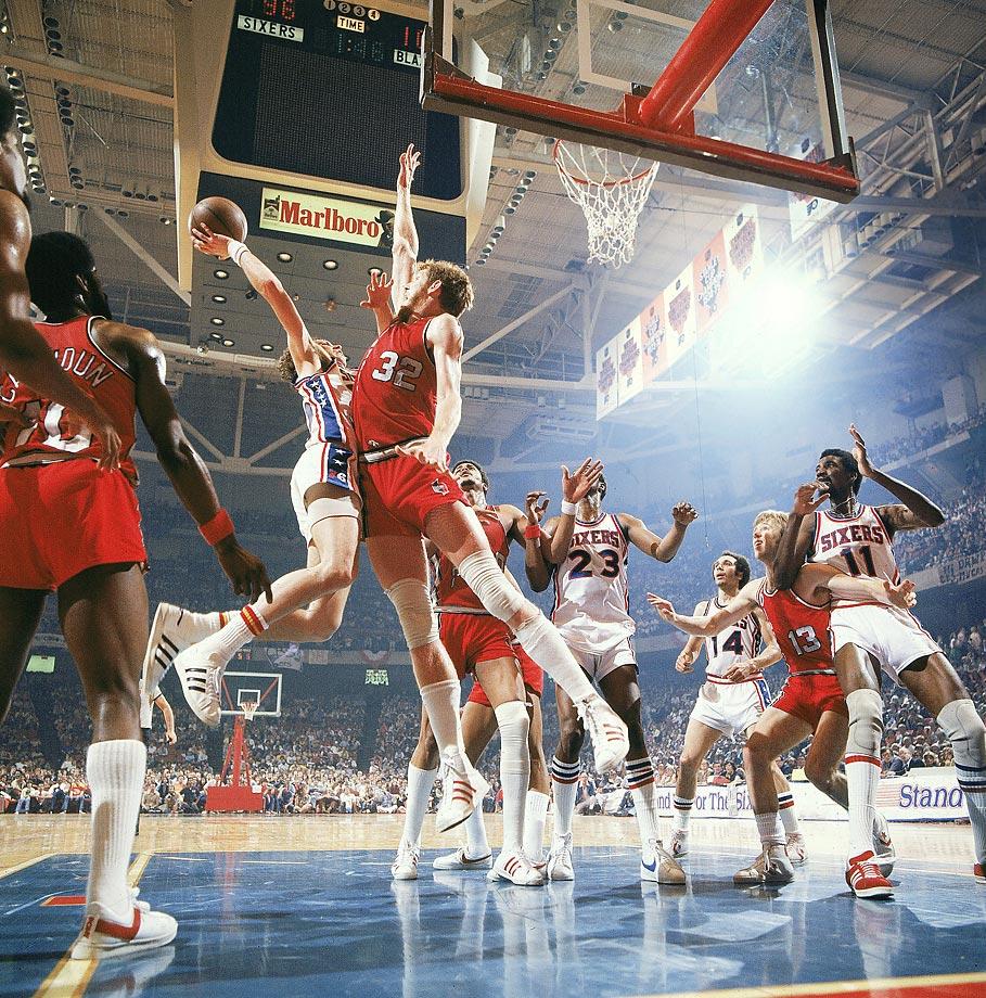 Bill Walton 1977 - 15 Legendary Shots in NBA Finals History