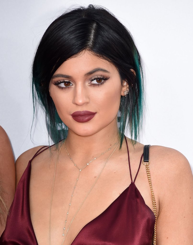 Kylie Jenner Red Lipstick American Music Awards