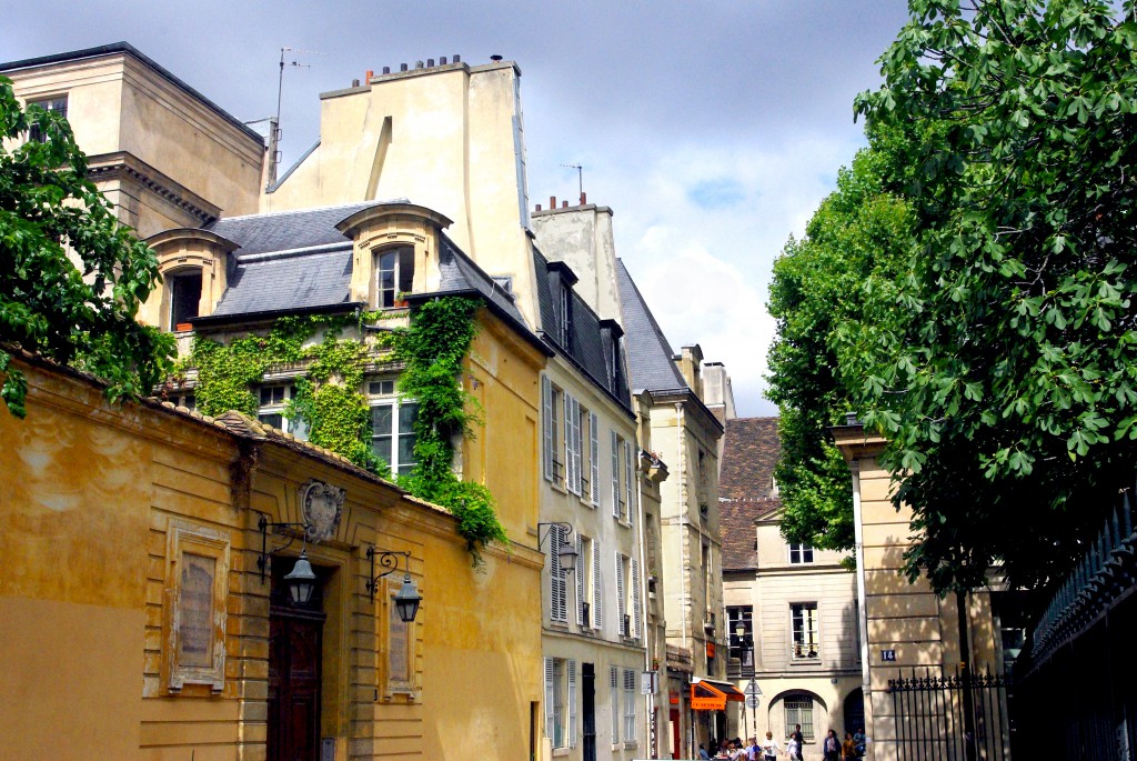 The Marais Houses - The Wandering Photographer’s Guide to Paris