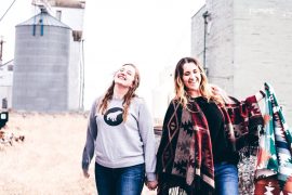 How to remove people from a photo in a few clicks