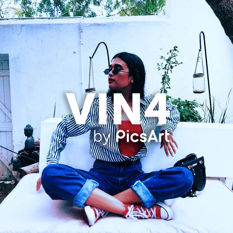 Fashion blogger with VIN4 PicsArt Filter