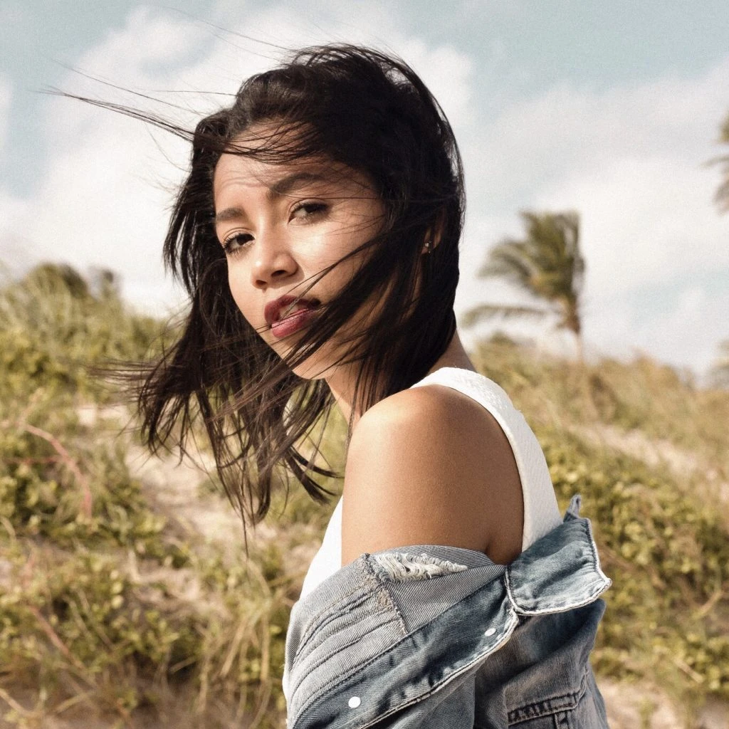 Photo of an Asian girl before PicsArt edit