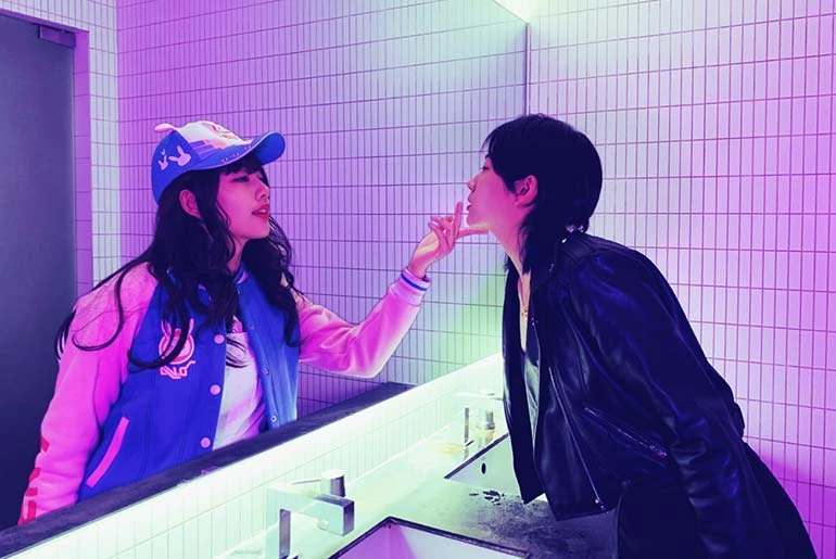 Mirror effect photo with two girls