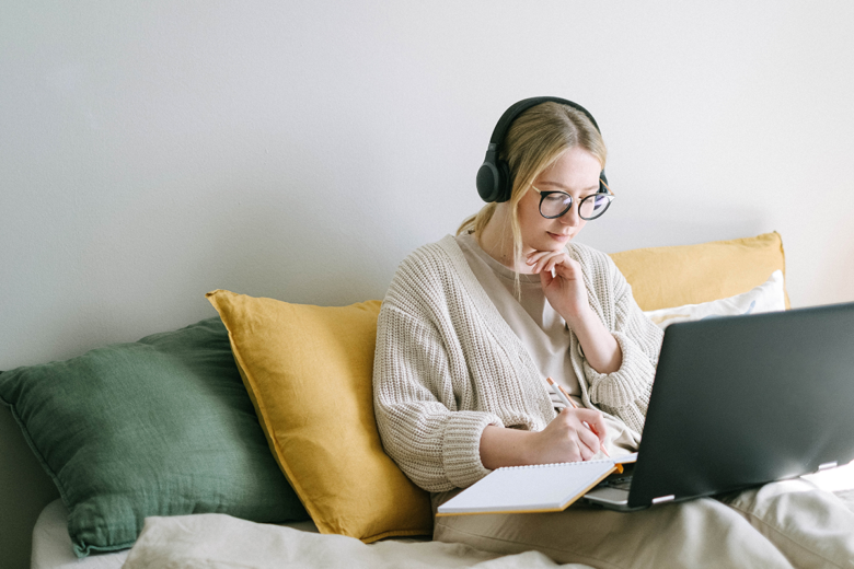 millennial working from home in the creator economy