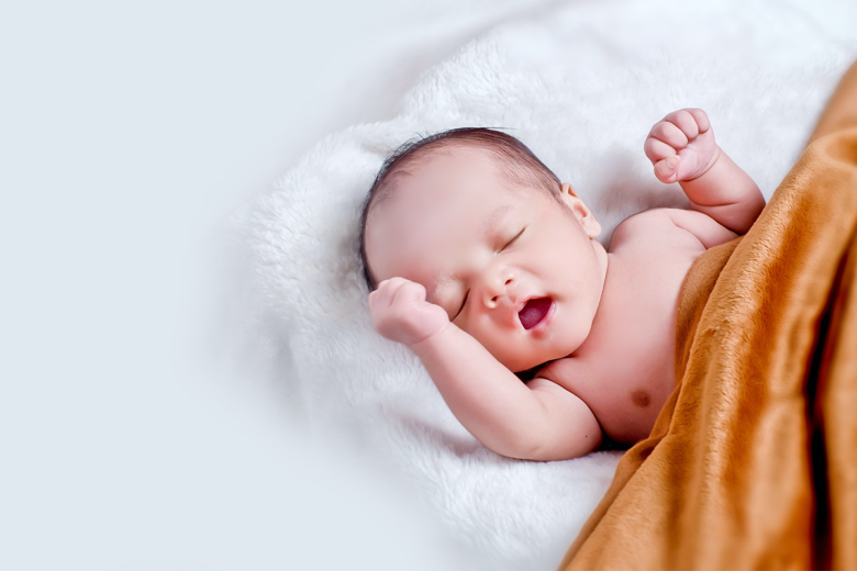 diy baby photography idea of baby yawning